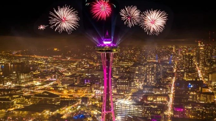 Seattle Space Needle w fireworks